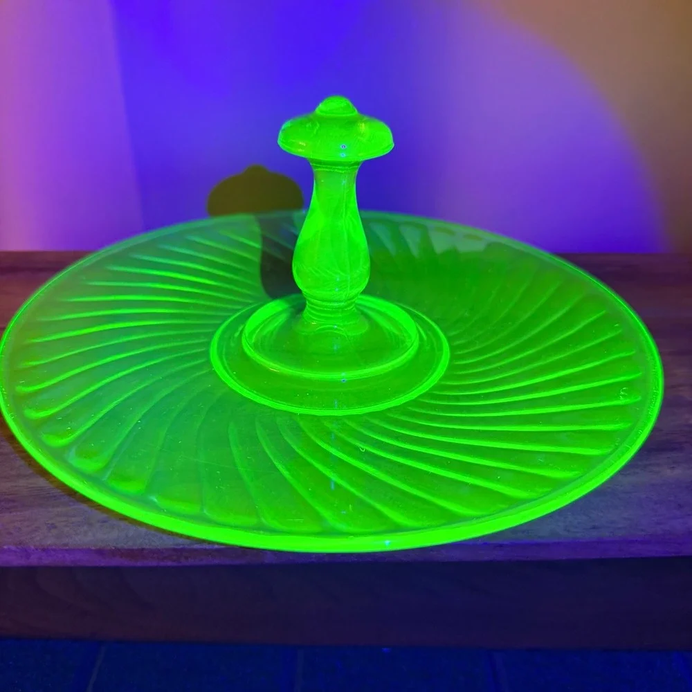 Anchor Hocking Spiral Green Uranium Glass Center Handle Sandwich Server Plate